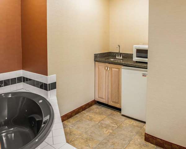 Suite - Quality Inn Franklin - I-65, Exit 90