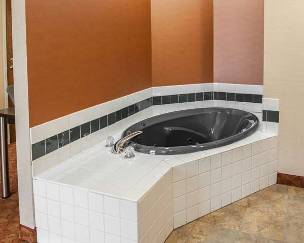 Suite - Quality Inn Franklin - I-65, Exit 90