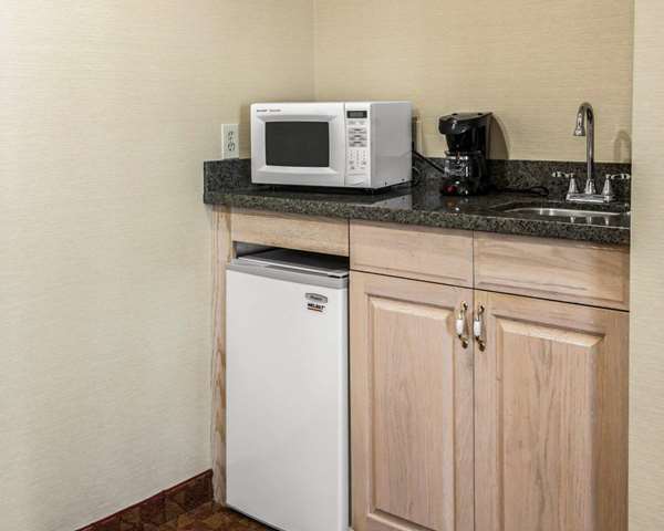 Suite - Quality Inn Franklin - I-65, Exit 90