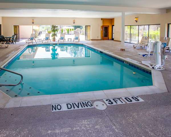 Pool - Comfort Suites Notre Dame University Area South Bend