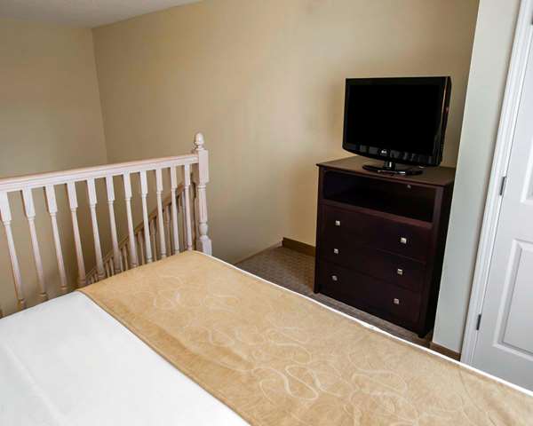  - Comfort Suites Notre Dame University Area South Bend