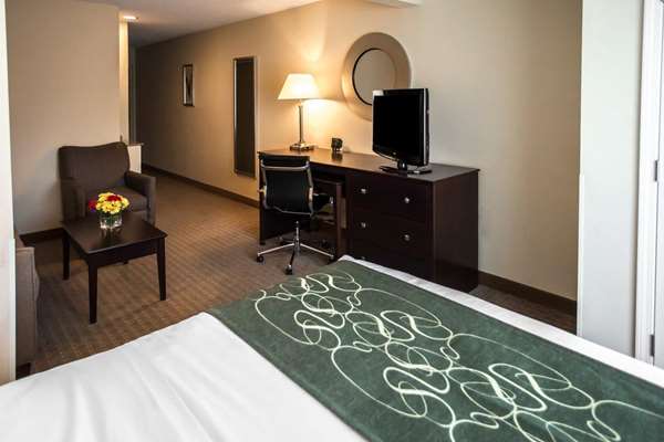  - Comfort Suites Notre Dame University Area South Bend