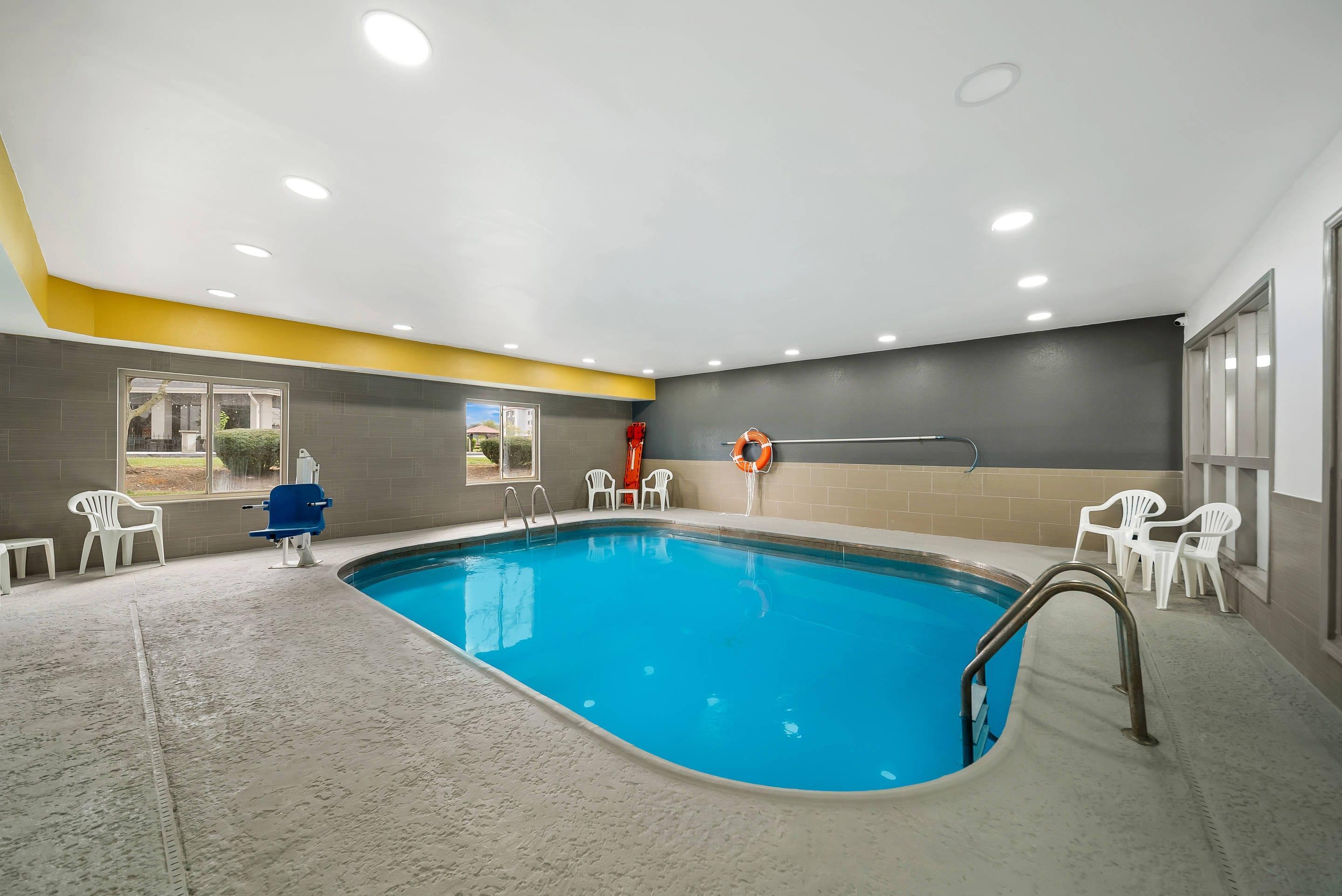 Indoor pool | Comfort Inn Plainfield - Indianapolis Airport