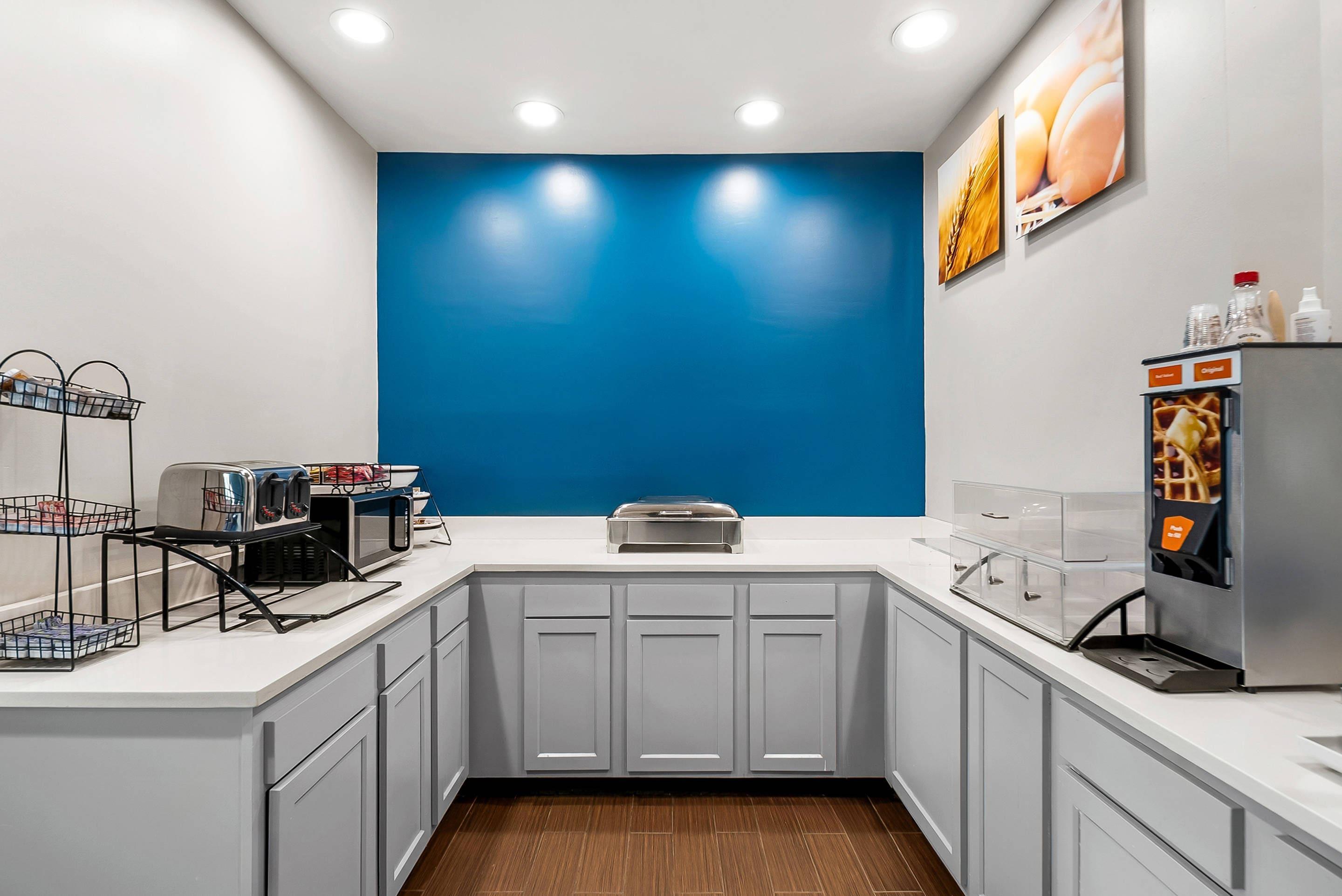 Breakfast area | Comfort Inn Plainfield - Indianapolis Airport