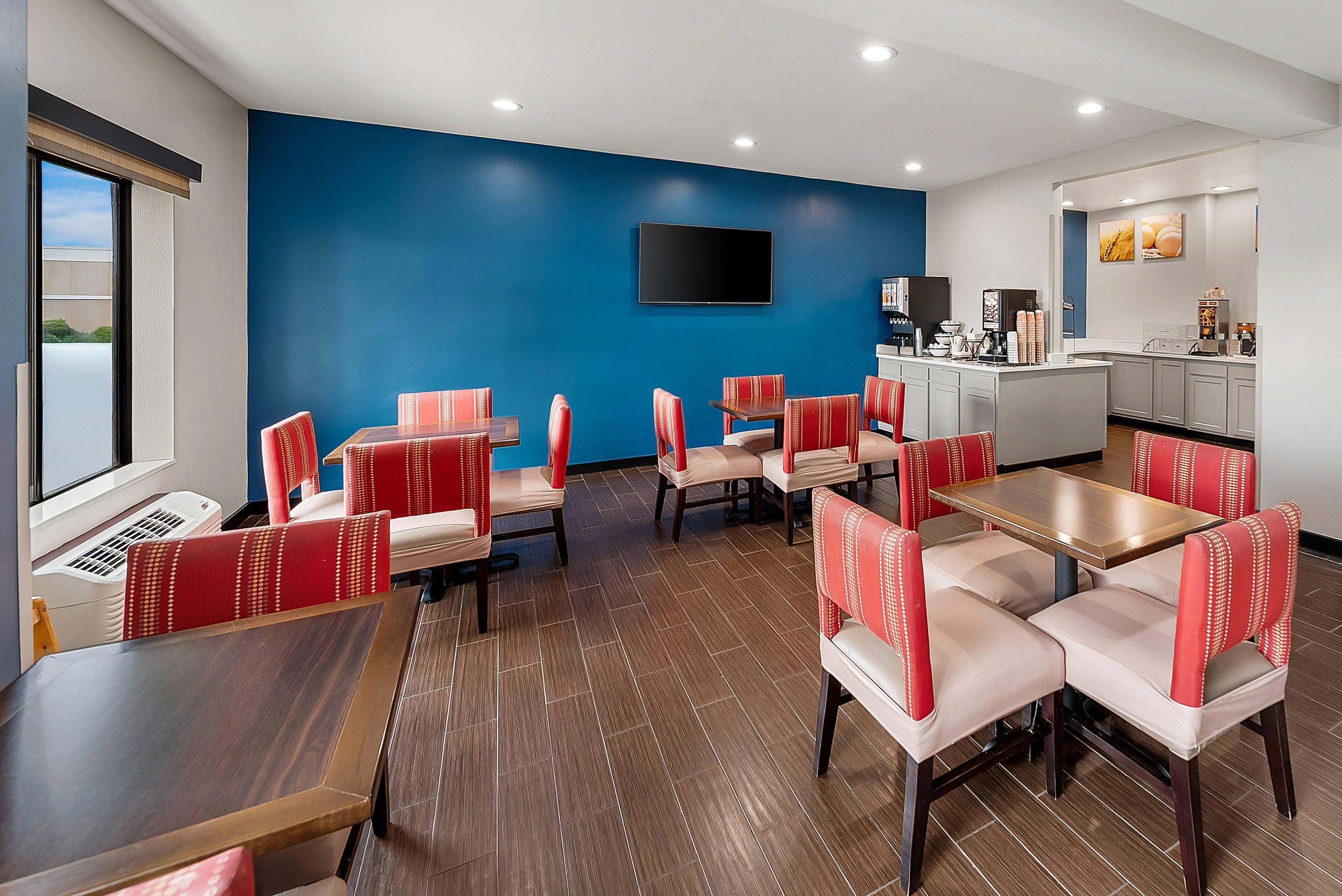 Breakfast area | Comfort Inn Plainfield - Indianapolis Airport