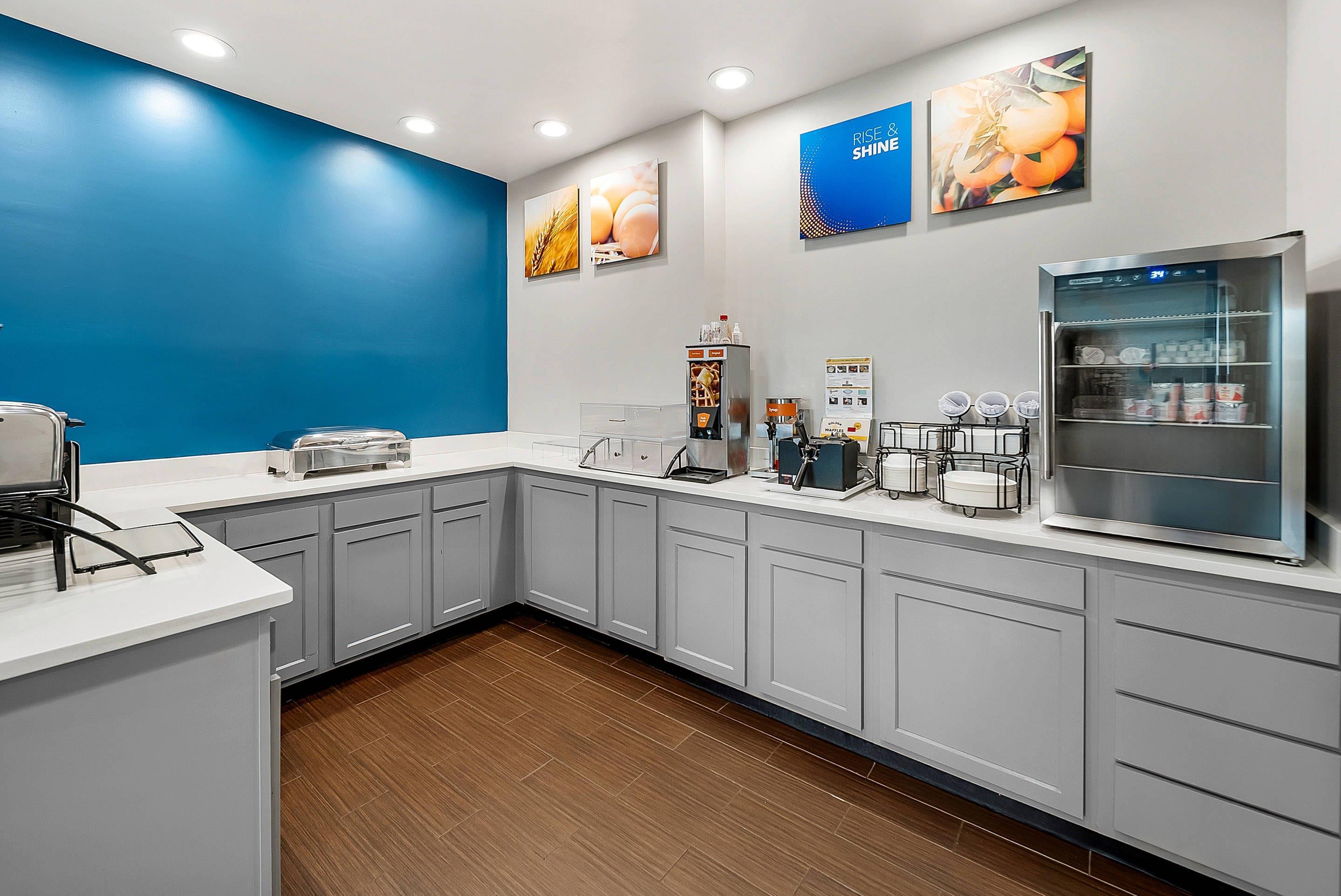 Breakfast area | Comfort Inn Plainfield - Indianapolis Airport