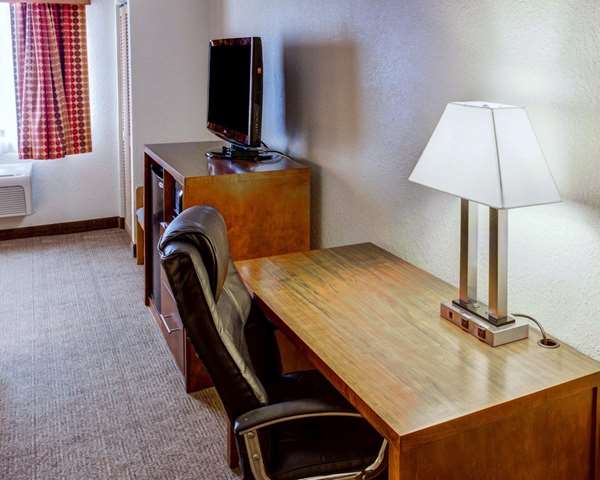 - Comfort Inn Greenfield - I-70, Exit 104
