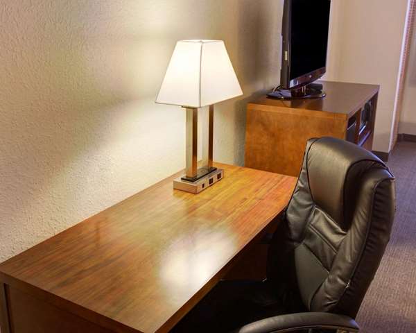  - Comfort Inn Greenfield - I-70, Exit 104