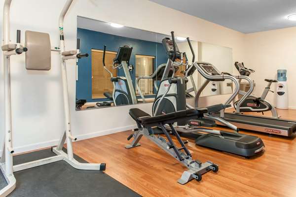 Fitness/ Exercise Room - Comfort Suites Vincennes