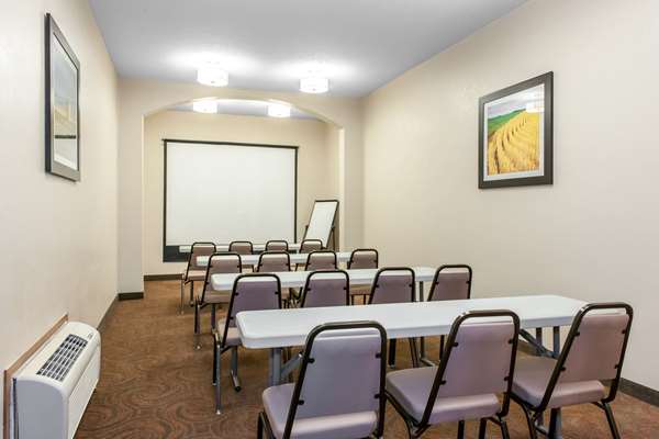  - Comfort Suites Vincennes
