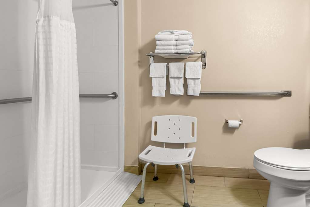 COMFORT SUITES VINCENNES-guestroom-Guest Room,Bathroom,On-Site.jpg