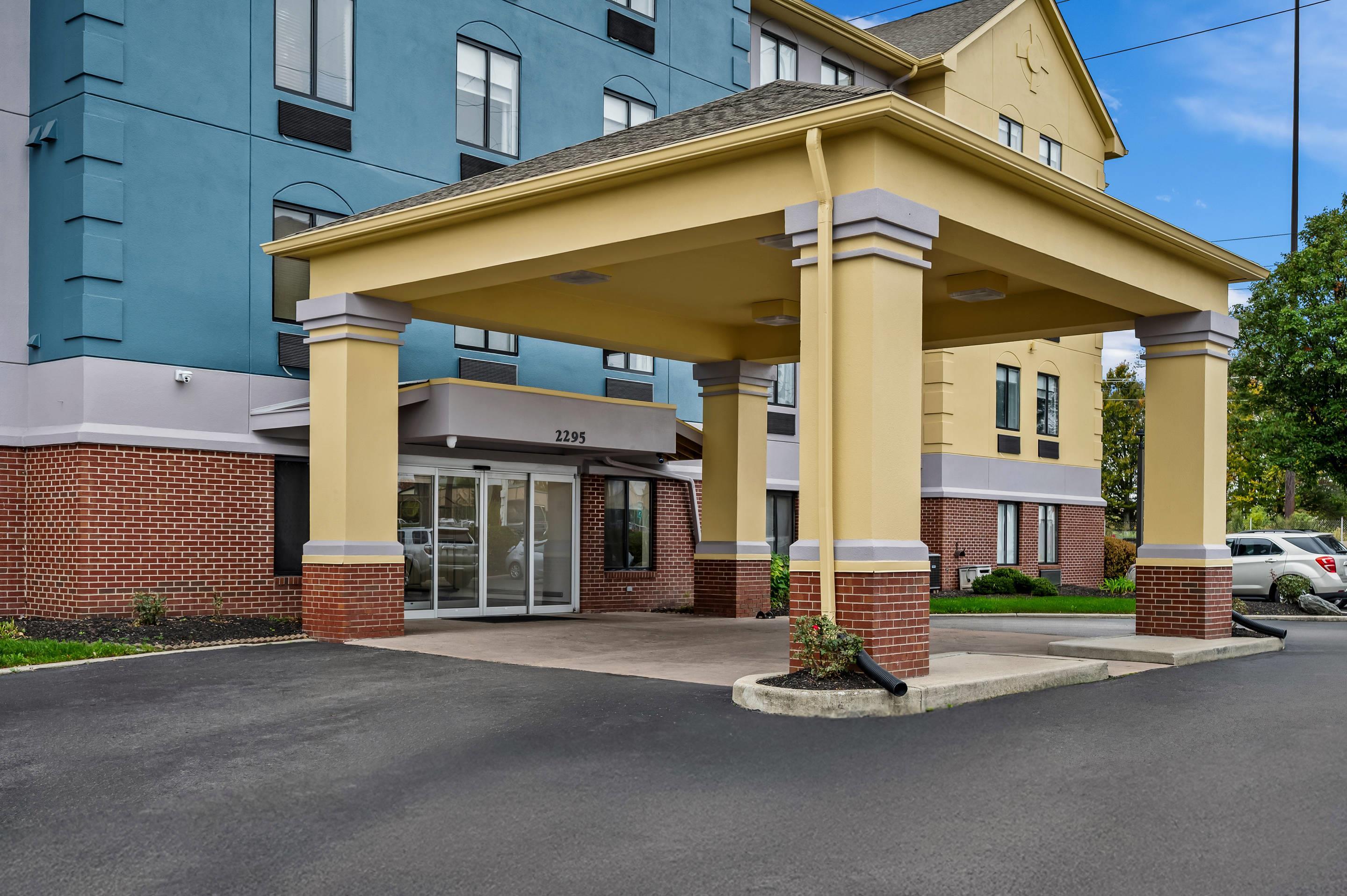 Hotel exterior | Comfort Inn East