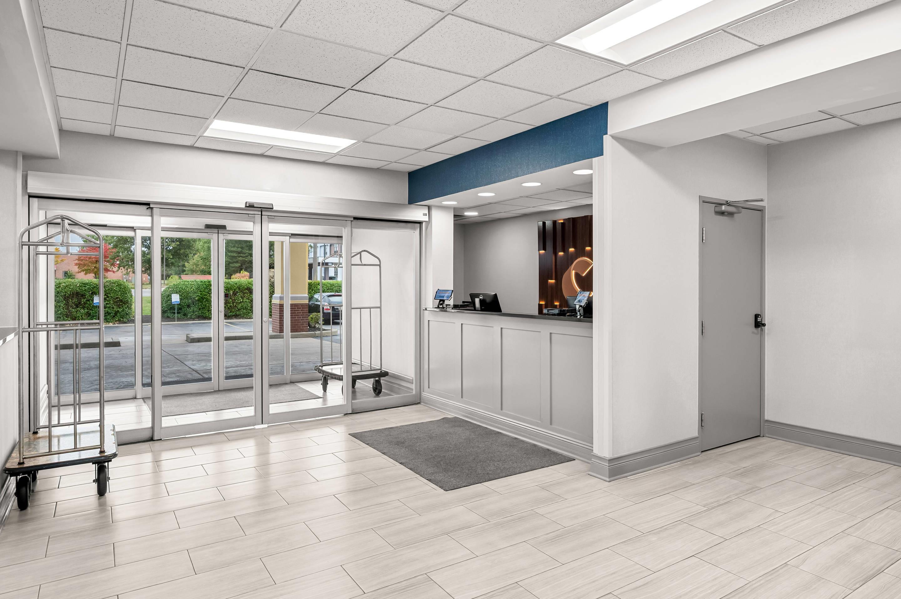 Hotel lobby | Comfort Inn East