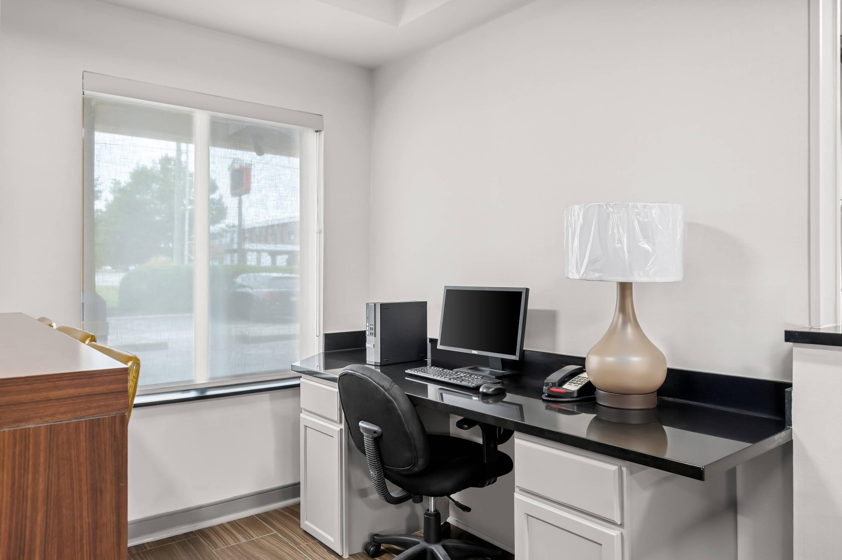 Business center | Comfort Inn East