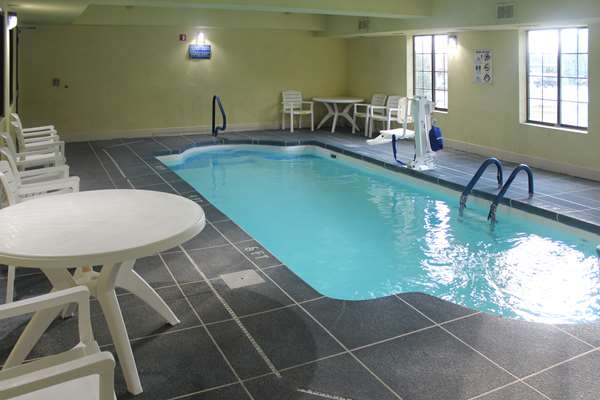 Pool - Quality Inn North Vernon