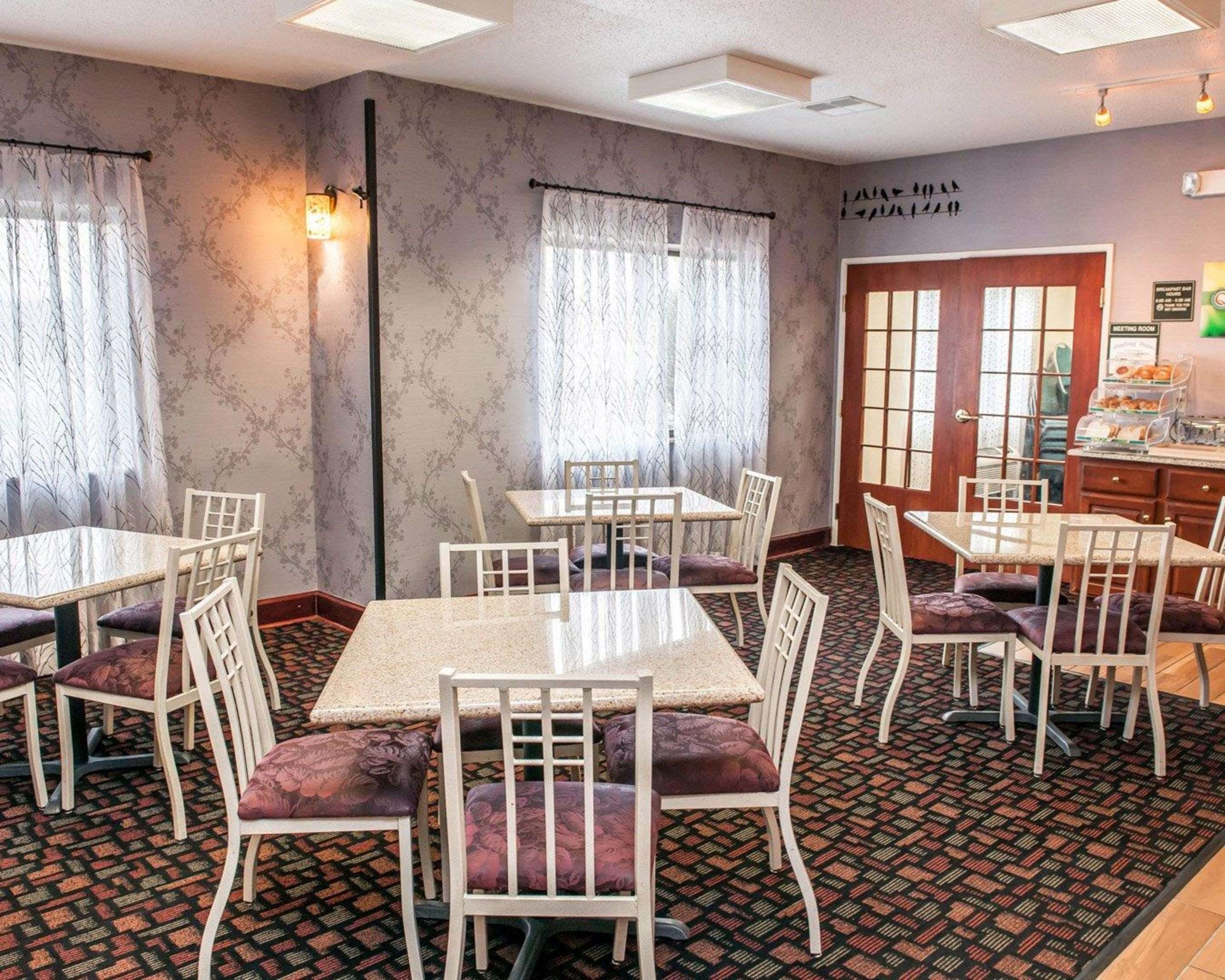 Breakfast room