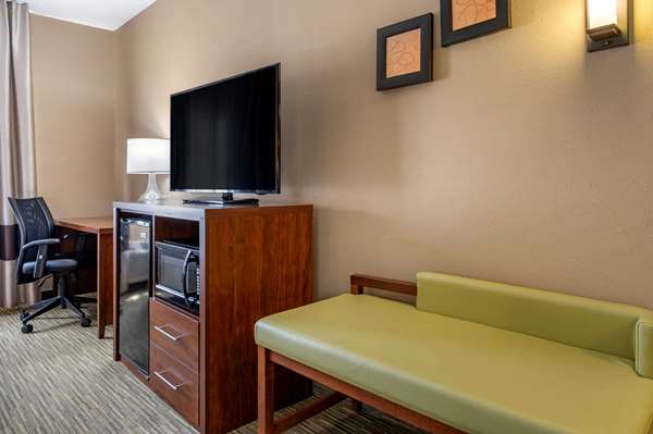  - Comfort Suites Northpointe Blvd Elkhart - I-80 & I-90, Exit 92