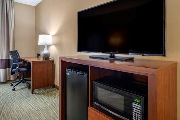  - Comfort Suites Northpointe Blvd Elkhart - I-80 & I-90, Exit 92