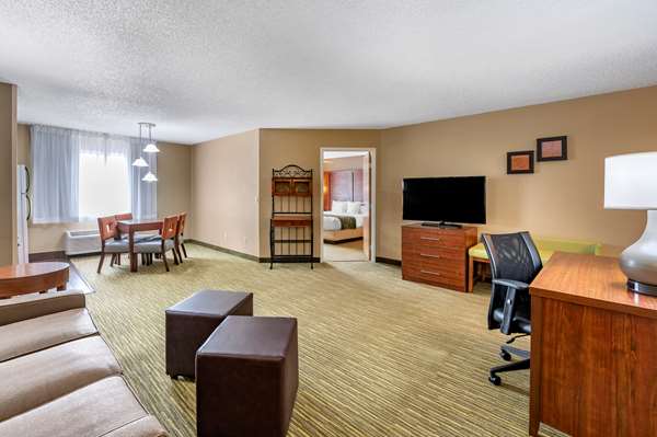 Suite - Comfort Suites Northpointe Blvd Elkhart - I-80 & I-90, Exit 92