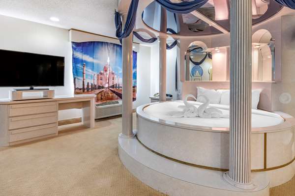 Suite - Comfort Suites Northpointe Blvd Elkhart - I-80 & I-90, Exit 92