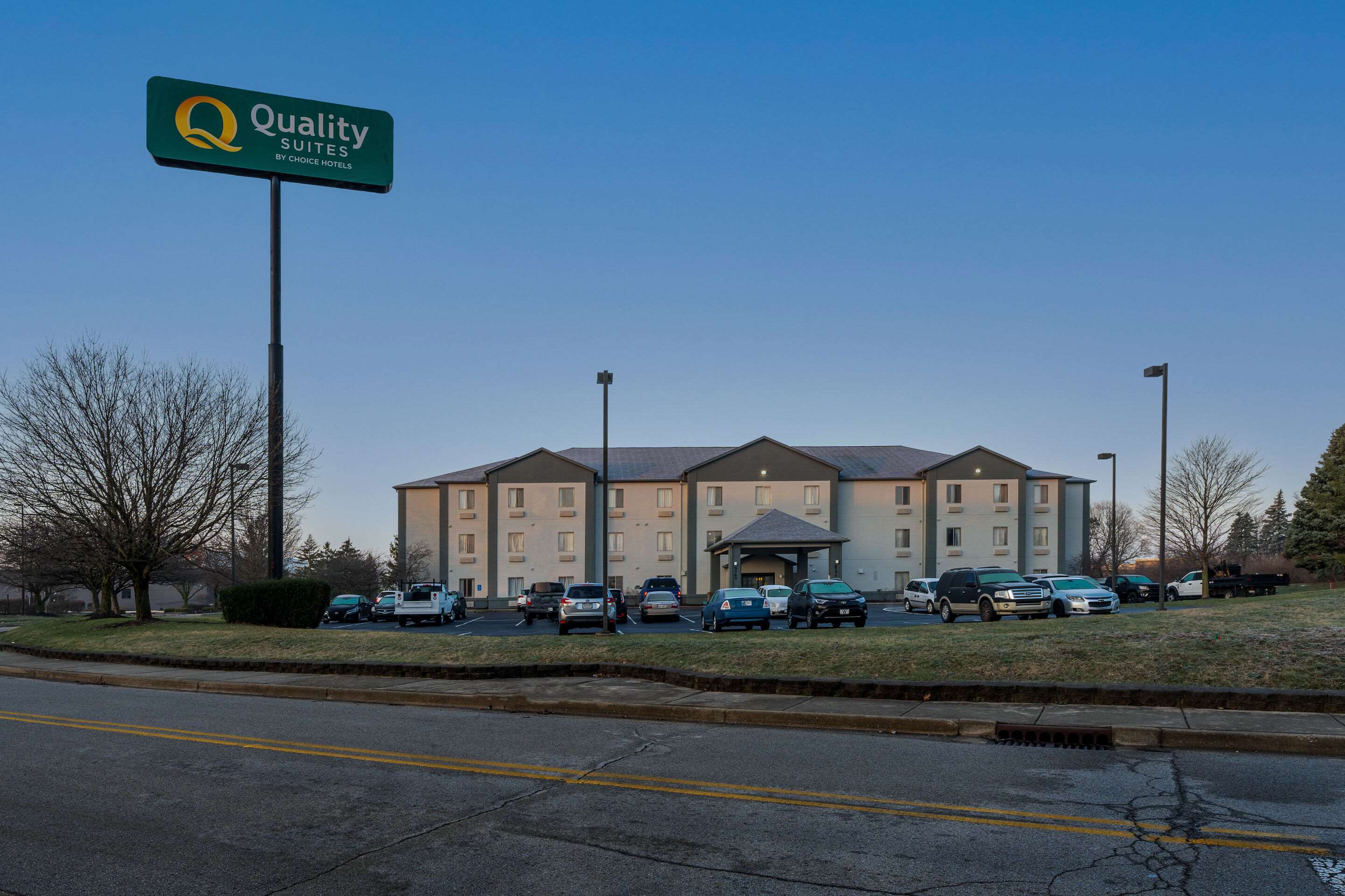 Hotel exterior | Quality Suites NE Indianapolis Fishers