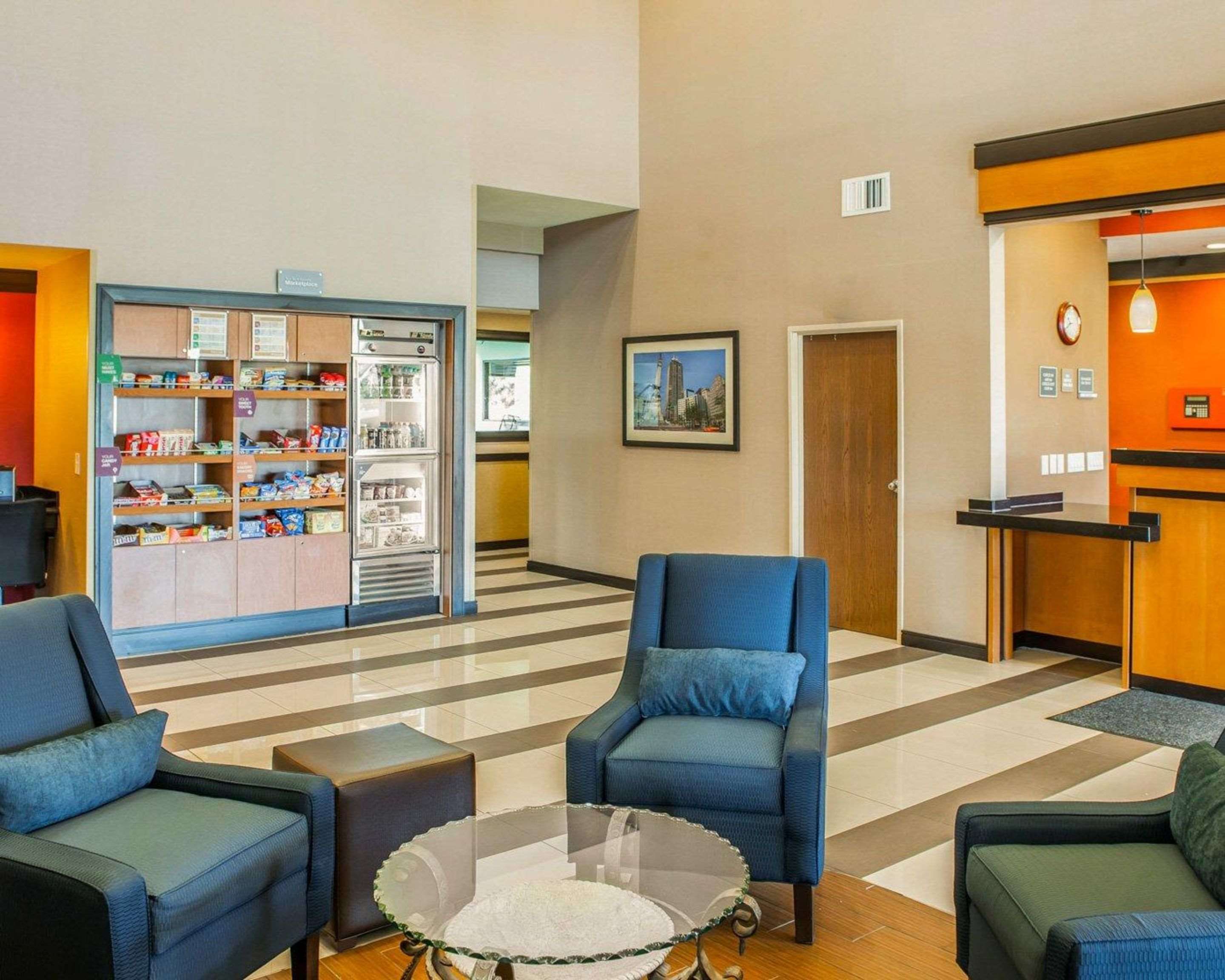Lobby with sitting area | Quality Suites NE Indianapolis Fishers