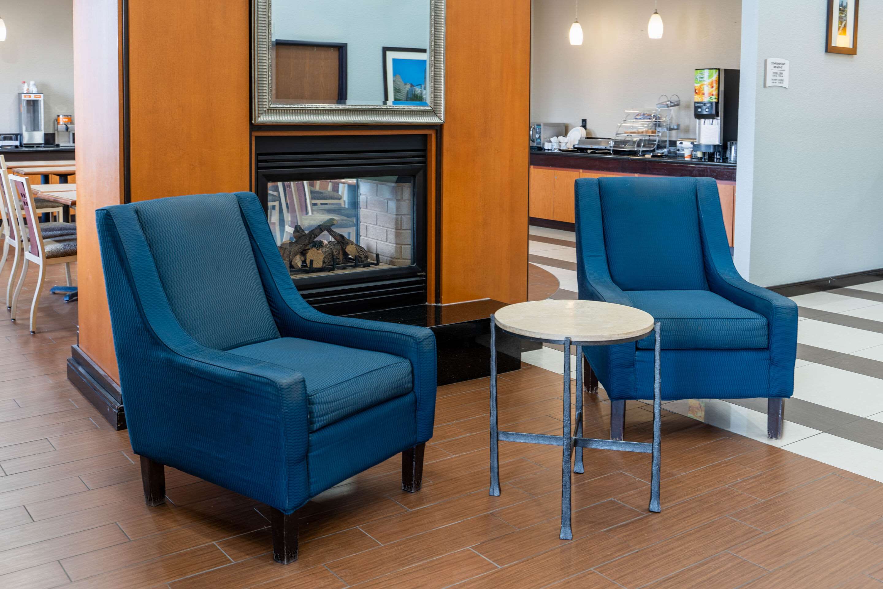 Hotel lobby | Quality Suites NE Indianapolis Fishers