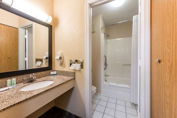  - Quality Inn & Suites Portage Portage - I-80 & I-90, Exit 23