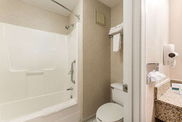  - Quality Inn & Suites Portage Portage - I-80 & I-90, Exit 23