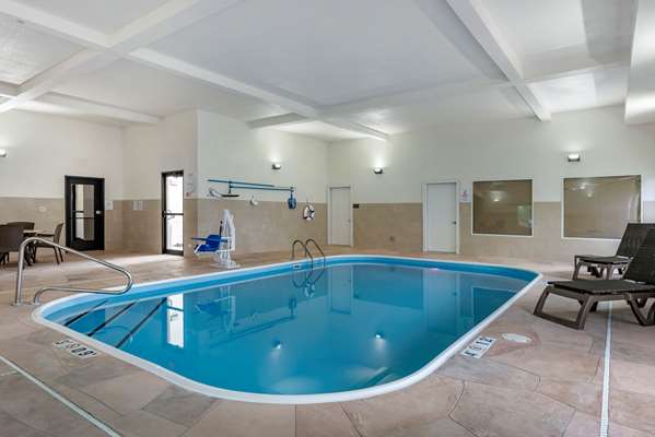 Pool - Comfort Suites Auburn - I-69, Exit 329