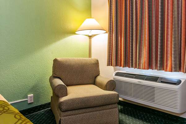  - Econo Lodge Vincennes