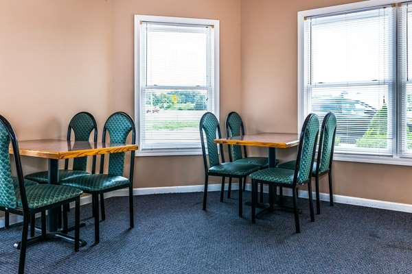 Amenities - Econo Lodge Vincennes