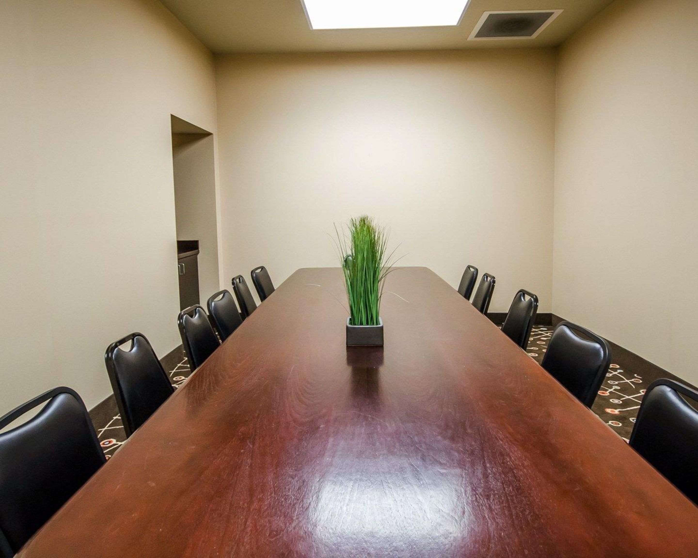 Conference room | Clarion Pointe by Choice Hotels Corydon