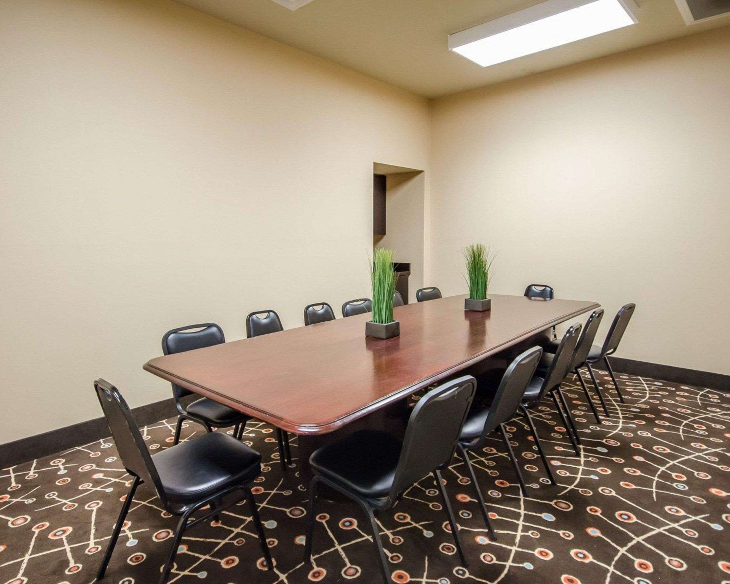 Meeting room | Clarion Pointe by Choice Hotels Corydon