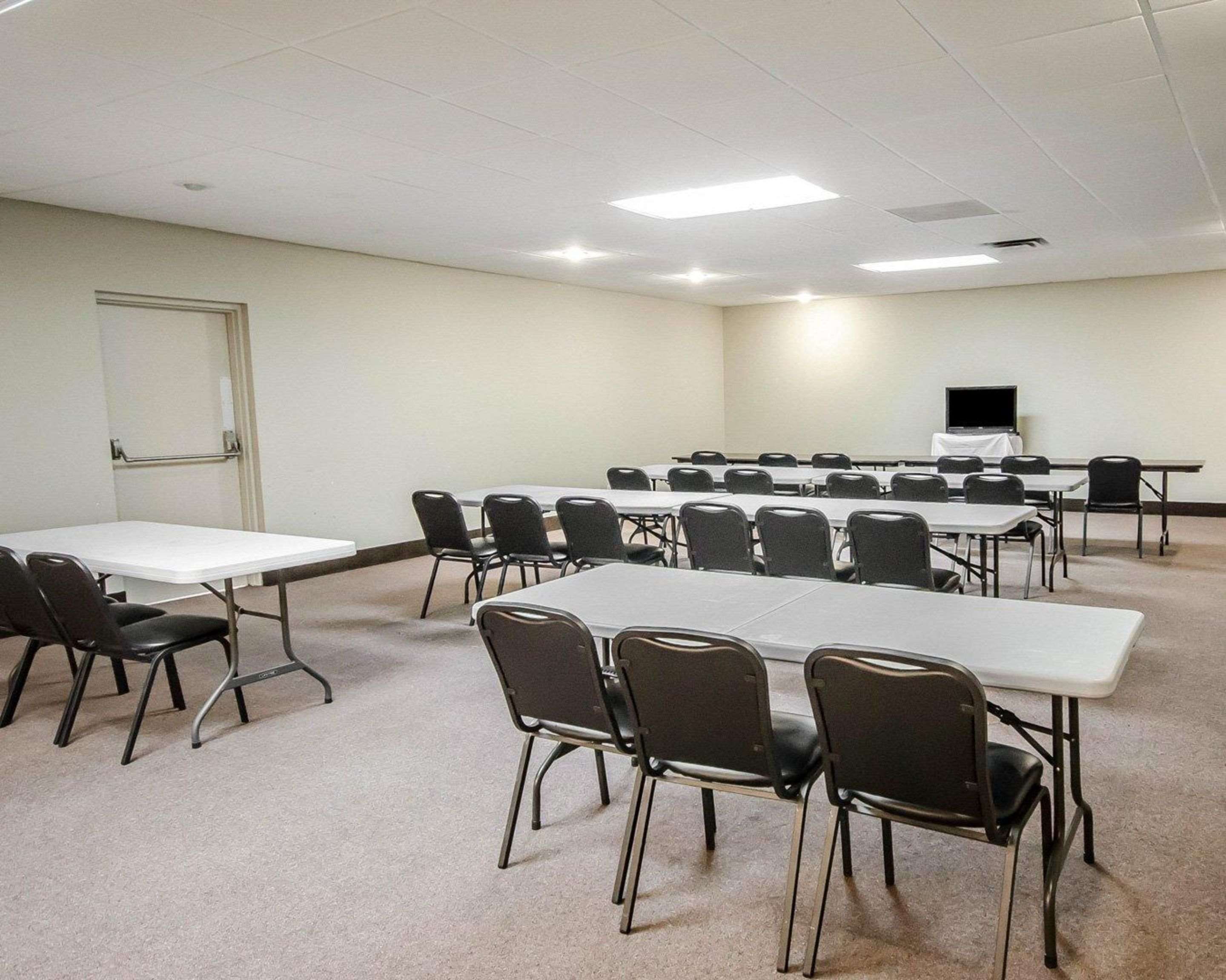 Meeting room | Clarion Pointe by Choice Hotels Corydon