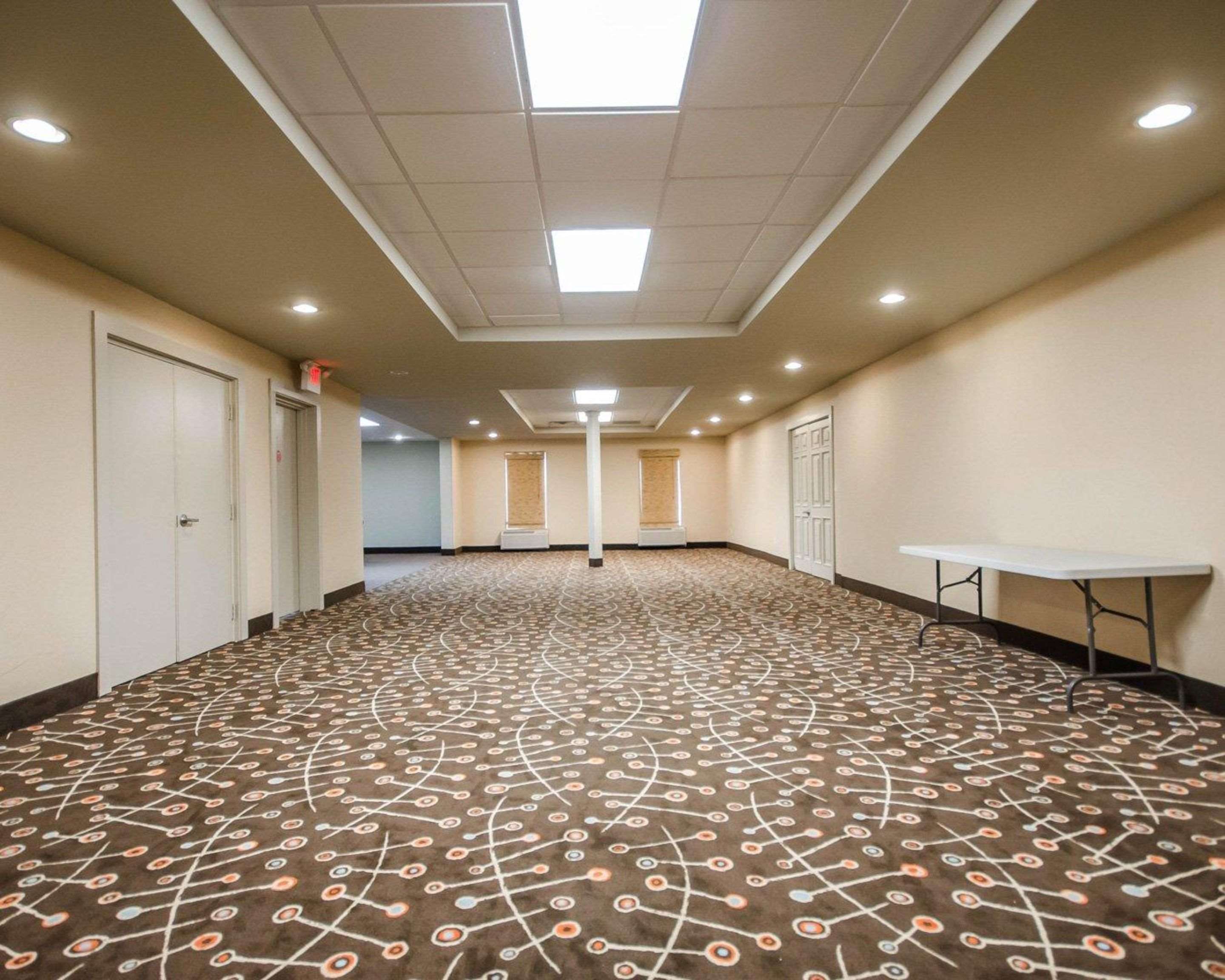 Large space for receptions, parties, anniversaries and business meetings | Clarion Pointe by Choice Hotels Corydon