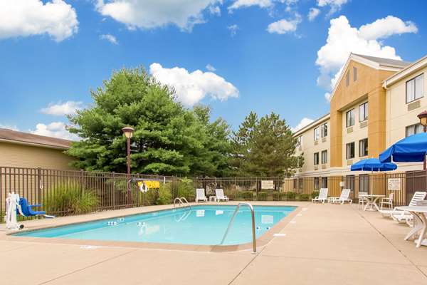 Pool - Comfort Inn East Evansville