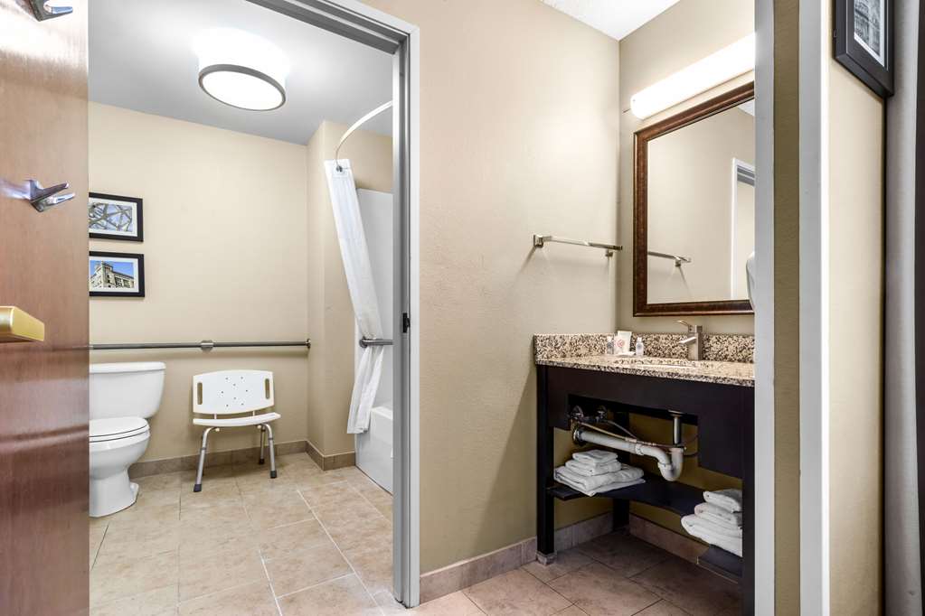 COMFORT INN EVANSVILLE EAST-guestroom-Guest Room,Bathroom,On-Site.jpg