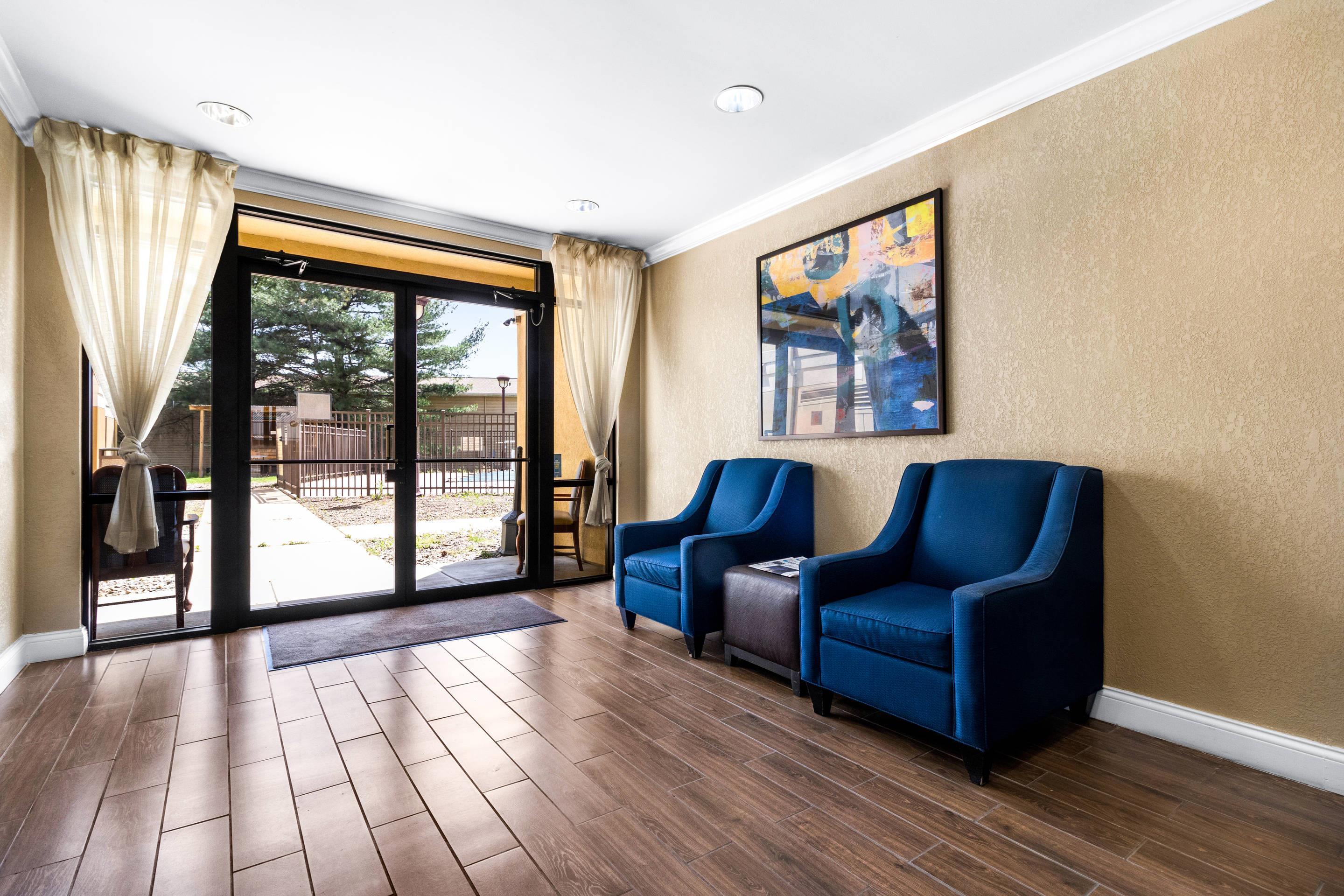 Hotel lobby | Comfort Inn East Evansville