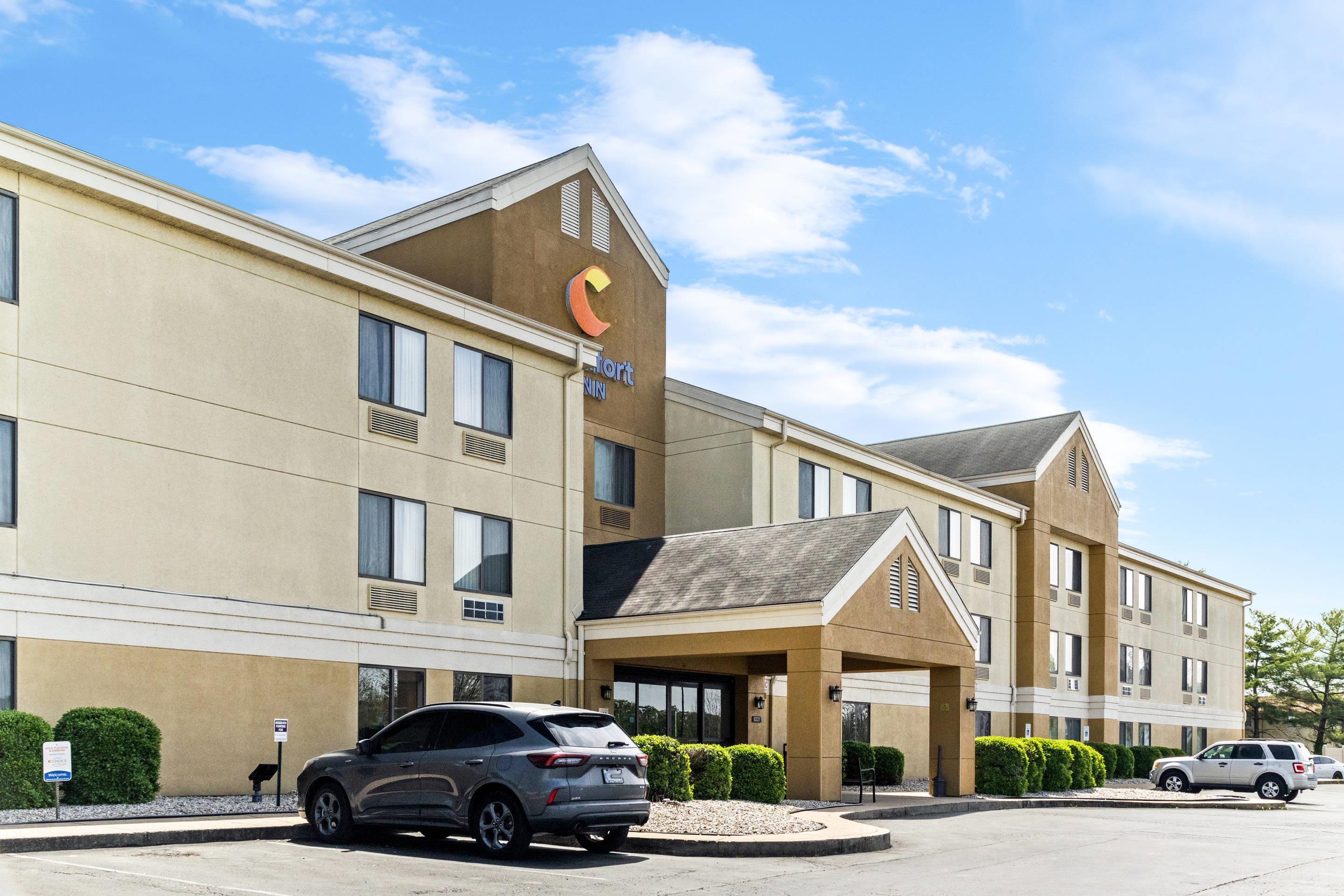 Hotel exterior | Comfort Inn East Evansville
