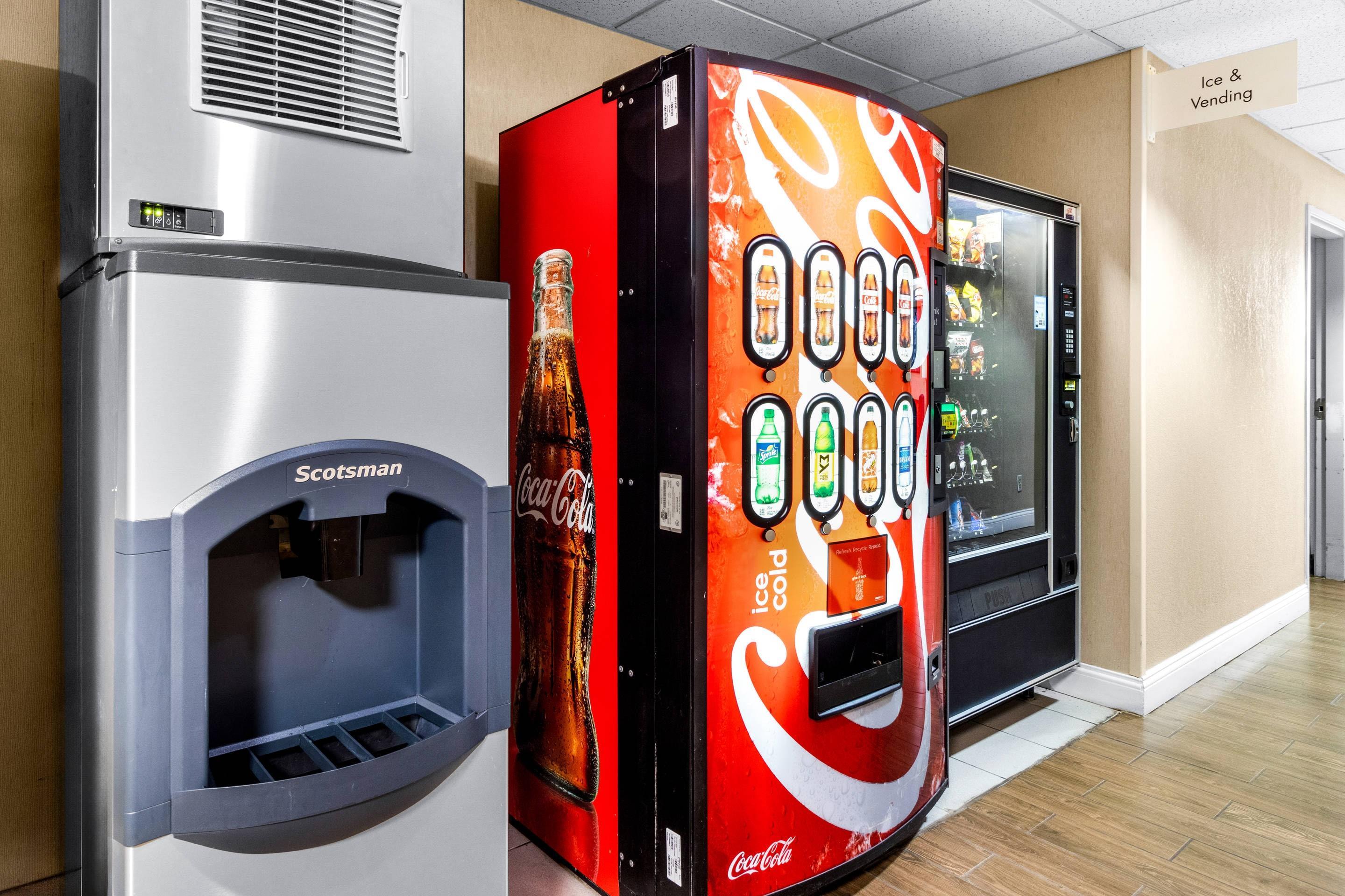 Hotel vending area | Comfort Inn East Evansville
