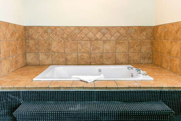  - Quality Inn & Suites Anderson - I-69, Exit 226