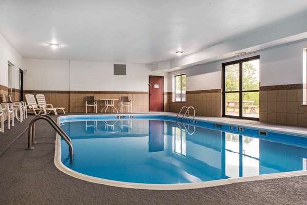 Pool - Quality Inn & Suites Anderson - I-69, Exit 226