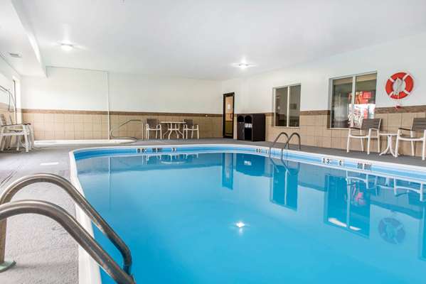 Pool - Quality Inn & Suites Anderson - I-69, Exit 226
