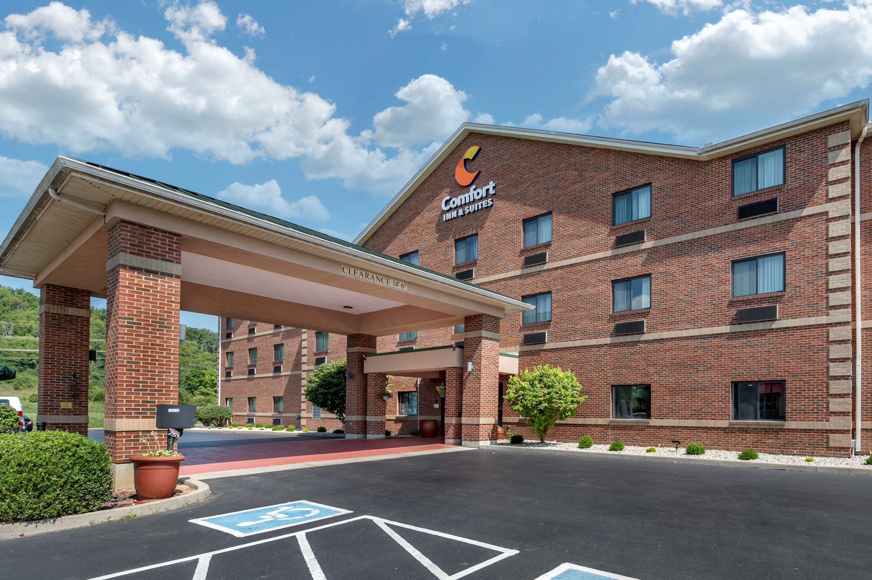 Hotel exterior | Comfort Inn