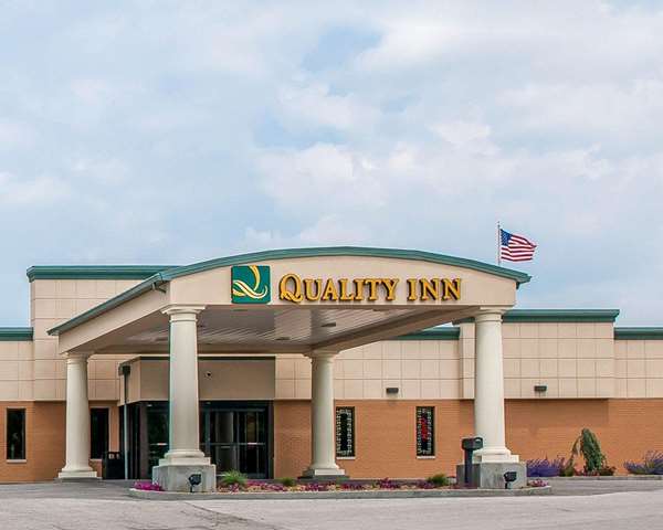 Exterior view - Quality Inn Huntingburg