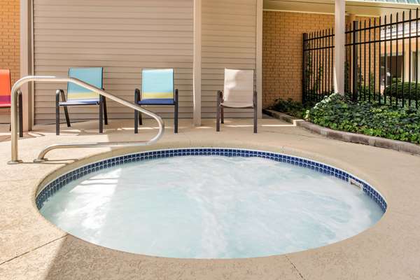 Pool - Quality Inn Huntingburg