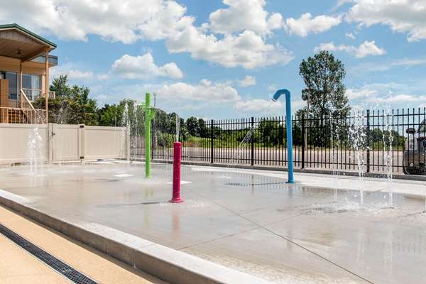 Pool - Quality Inn Huntingburg