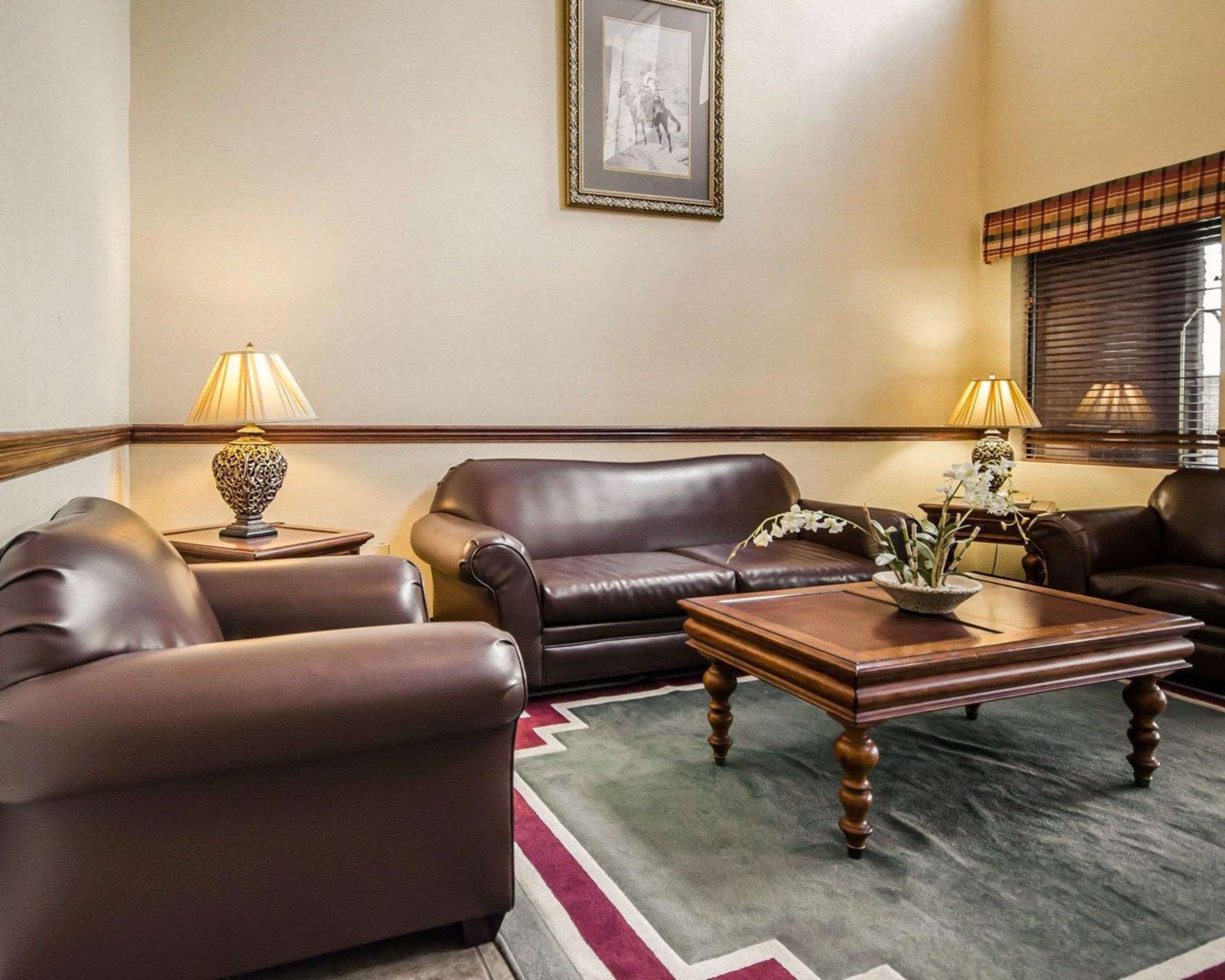 Lobby with sitting area | Quality Suites Jeffersonville - Louisville North