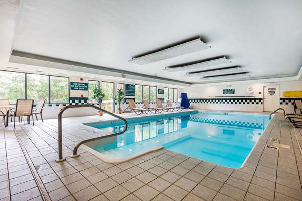 Pool - Comfort Inn & Suites Mishawaka